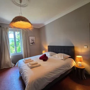 09-gite-oppede-chambre-lumineuse