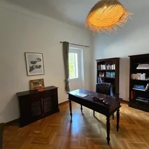 12-gite-oppede-coin-bureau-bibliotheque