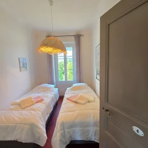 18-gite-oppede-chambre-claire