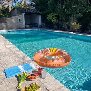 21-gite-oppede-piscine-terrasse