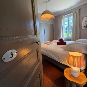 30-gite-oppede-chambre-eclairage-doux