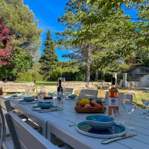 34-gite-oppede-cuisine-ete-exterieure