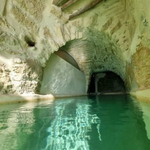 La piscine troglodyte