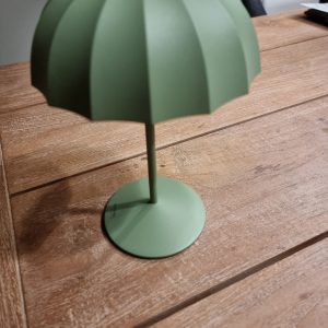 Lampe-de-table-sur-batterie-2-scaled