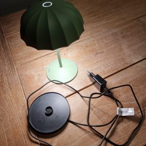 Lampe-de-table-sur-batterie-4-scaled